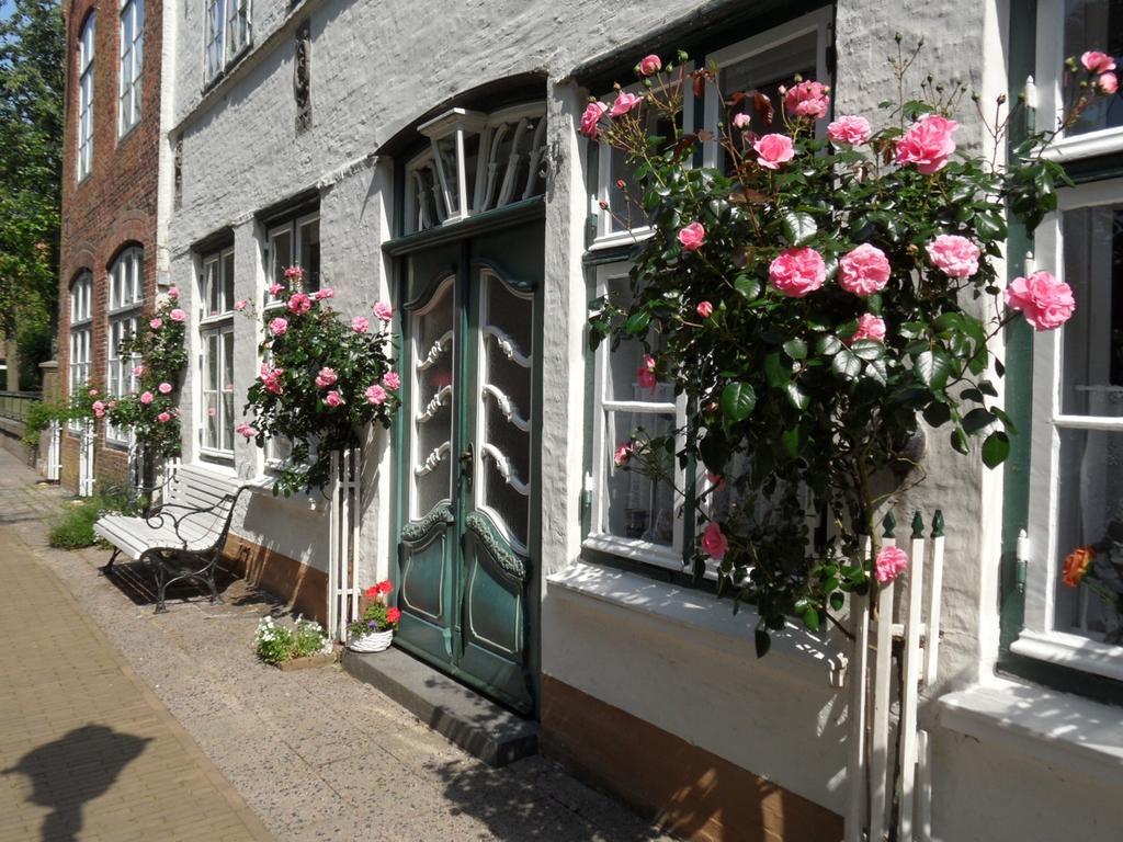 Ferienwohnung Am Mittelburgwall Friedrichstadt Exterior photo